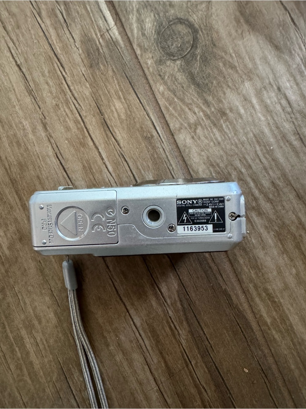 Sony Cyber-shot DSC S500 Digital Camera Silver - Picture 5 of 6